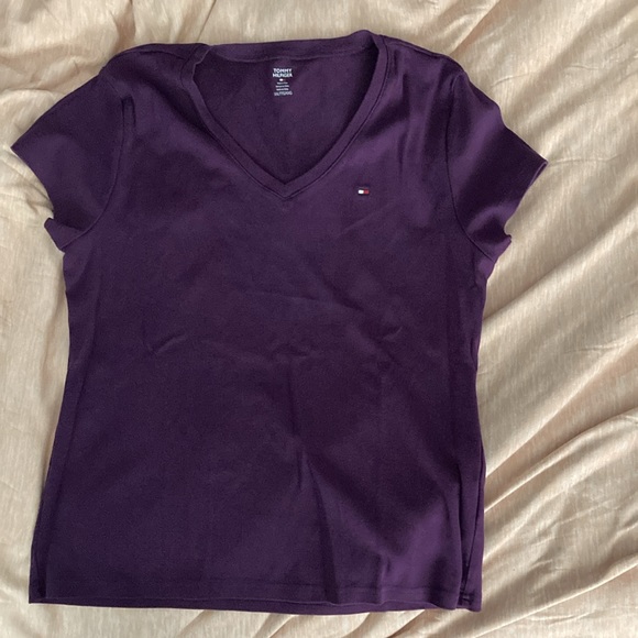 Bundle 3 EUC Tommy Hilfiger v neck t-shirts - Picture 6 of 13